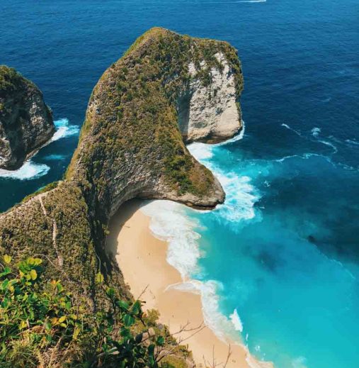 Kelingking-Beach-Nusa-Penida-Bali-alec-favale-Bi_5VsaOLnI-unsplash